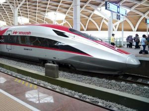 KCIC Klarifikasi Video Viral Lantai Kereta Whoosh yang Basah