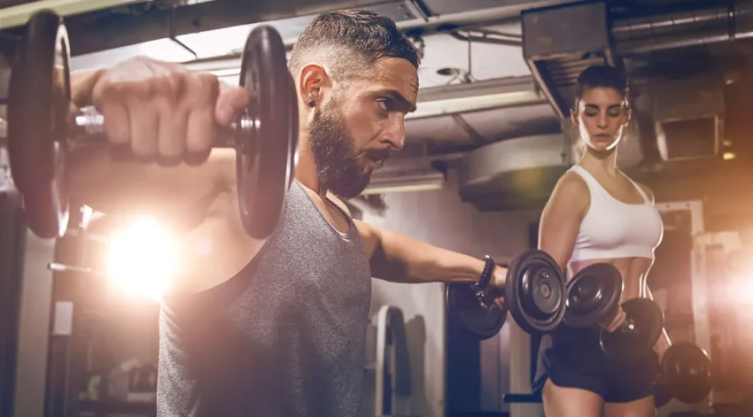 Kelebihan Dumbbell: Dari Latihan Kardio hingga Latihan Kekuatan