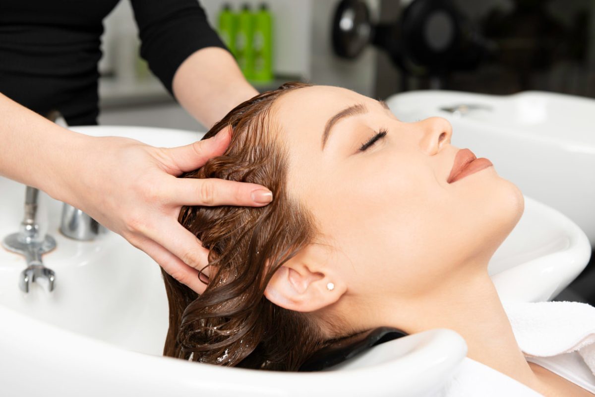 Perawatan Rambut Wanita Modern: Dari Nutrisi Hingga Teknik Cuci yang Benar
